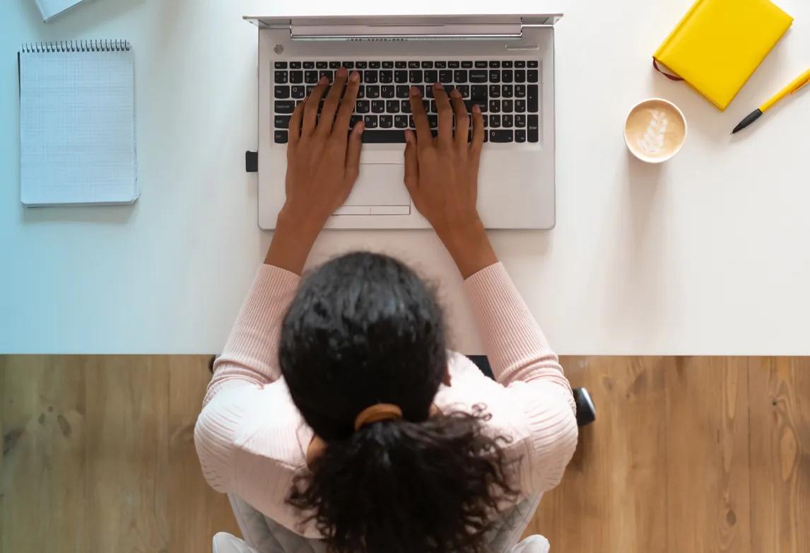 a student typing in an online discussion board as part of their healthcare education program